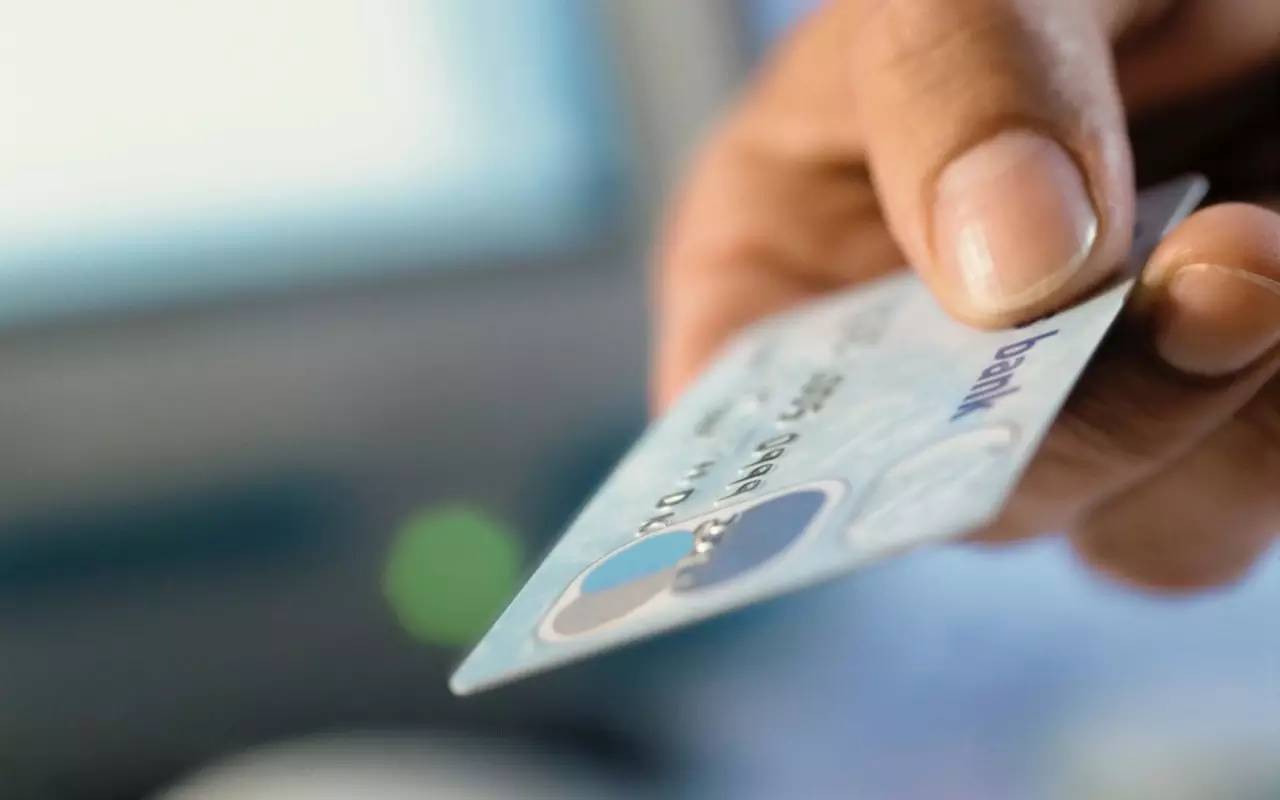 白户申请中信银行信用卡容易过吗？批卡额度高吗？