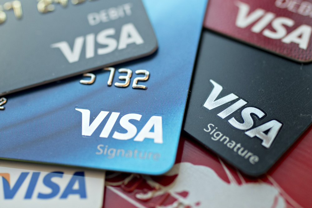 信用卡交易金额超限有几方面的原因？信用卡超过当日限额是封卡吗？